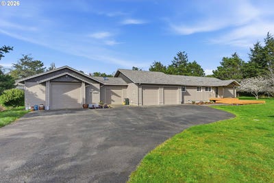 /international/us/1345-sanford-st-coosbay-or-110106318758/