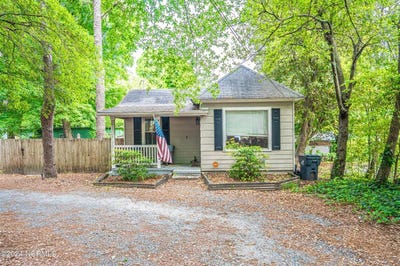 /international/us/260-north-may-street-southern-pines-nc-110108358105/