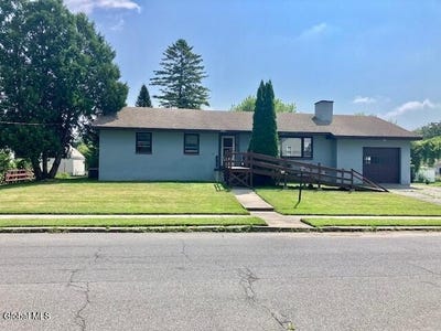 /international/us/85-prospect-street-glens-falls-ny-110100923491/