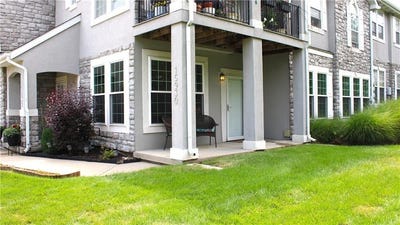 /international/us/15930-s-skyview-lane-olathe-ks-110101456116/