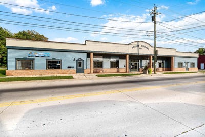 /international/us/316-n-main-street-lake-mills-wi-110102210994/