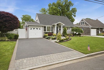 /international/us/272-hamilton-avenue-massapequa-ny-110108447981/