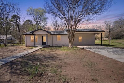 /international/us/702-s-montgomery-street-gilmer-tx-110107910922/
