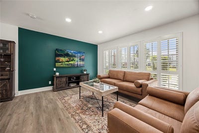 /international/us/1973-w-greenleaf-anaheim-ca-110108567378/