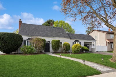 /international/us/34-chase-lane-levittown-ny-110099048319/?lang=en