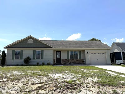 /international/us/607-parsley-drive-hubert-nc-110100976215/