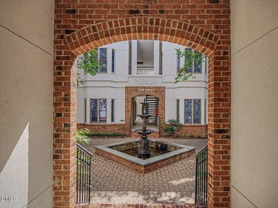 /international/us/274-e-davie-street-raleigh-nc-110119592296/