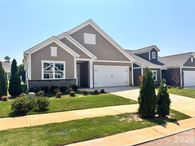 /international/us/4592-kobus-court-sherrills-ford-nc-110106258779/