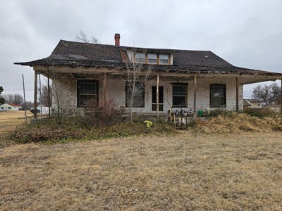 /international/us/402-n-springlake-st-meade-ks-110106173188/