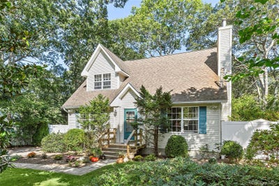 /international/us/32-atlantic-avenue-hampton-bays-ny-110102528432/