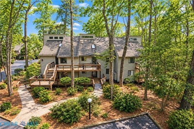 /international/us/50-villa-ridge-drive-hartfield-va-110106722905/