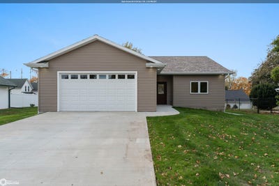 /international/us/206-1st-avenue-n-state-center-ia-110103207165/