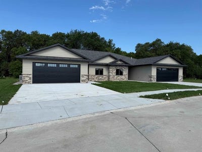 /international/us/1510-regency-circle-n-norfolk-ne-110102099283/