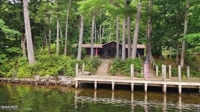 /international/us/721-e-river-drive-lake-luzerne-ny-110110010659/