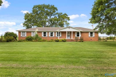 /international/us/10721-county-road-71-lexington-al-110119913535/