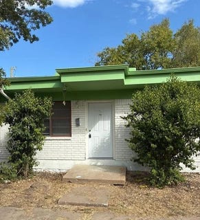 /international/us/606-w-4th-st-taylor-tx-110106984313/