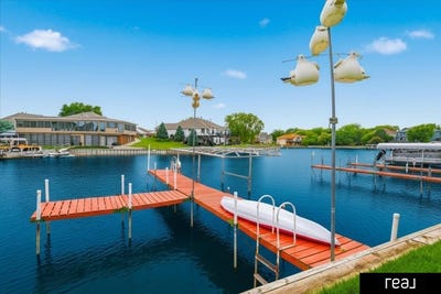 /international/us/1070-waters-edge-court-carter-lake-ia-110108535636/