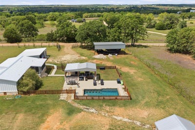 /international/us/2352-county-road-239-cameron-tx-110107288871/