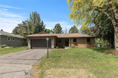/international/us/755-keokuk-lane-mendota-heights-mn-110100321739/