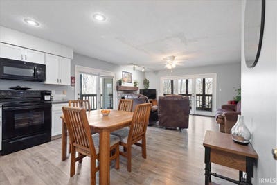 /international/us/9393-s-pointe-retreat-drive-bloomington-in-110107311512/