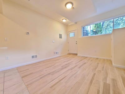 /international/us/7300-amboy-road-staten-island-ny-110106619128/