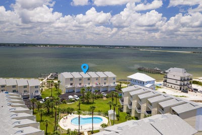 /international/us/1440-paradise-point-drive-navarre-fl-110109027530/