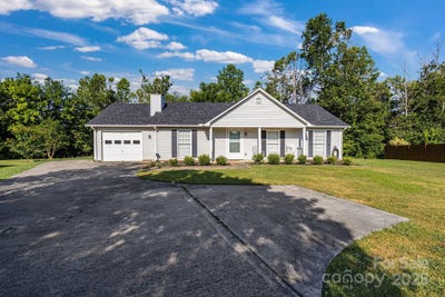 /international/us/1012-thorncrest-drive-fletcher-nc-110100881884/