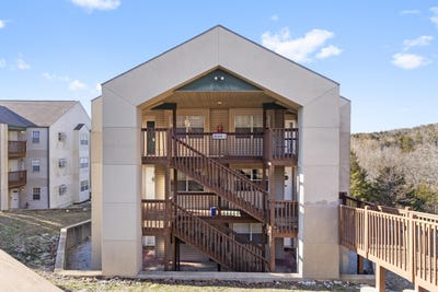 /international/us/14-woodpecker-lane-branson-mo-110108020768/
