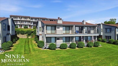 /international/us/1715-river-road-saint-clair-mi-110108582635/