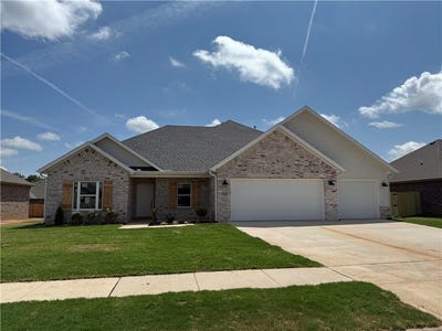 /international/us/122-n-banner-ave-farmington-ar-110101188758/