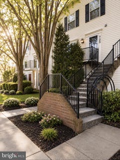 /international/us/725-paldao-terrace-hyattsville-md-110105757870/