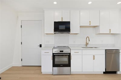/international/us/03-melrose-street-east-greenwich-ri-110108296525/