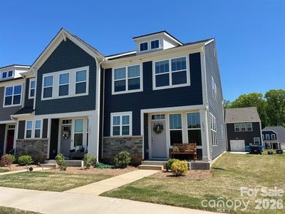 /international/us/1075-south-point-road-belmont-nc-110106036727/