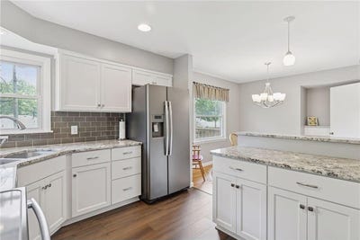 /international/us/7005-cedar-lake-road-s-saint-louis-park-mn-110100995552/