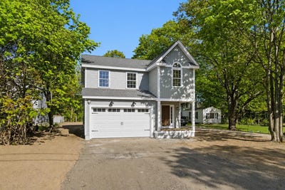 /international/us/6-pleasant-street-derry-nh-110108028562/