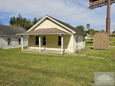 /international/us/1961-athens-road-princeton-wv-110110378749/