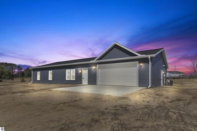 /international/us/11351-lakeshore-drive-buckley-mi-110106957696/