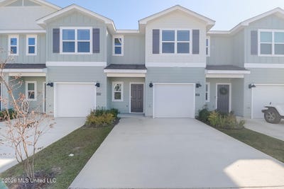 /international/us/12281-sinclair-drive-gulfport-ms-110108695252/