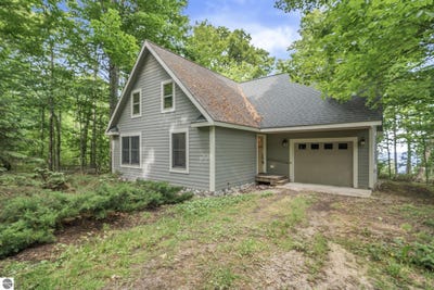/international/us/12271-n-island-view-drive-northport-mi-110108743139/