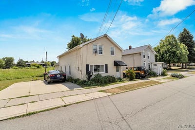 /international/us/30-aurora-street-lancaster-ny-110101146949/