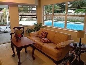 /international/us/236-e-56th-street-hialeah-fl-110106475745/