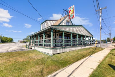 /international/us/2234-e-layton-ave-saint-francis-wi-110108451915/