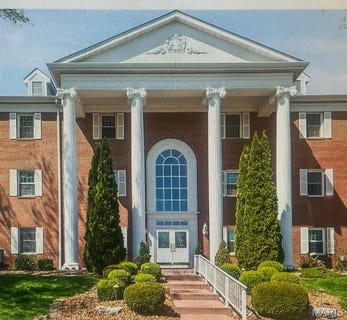 /international/us/223-country-club-view-edwardsville-il-110108493510/