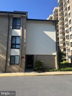 /international/us/6-monroe-street-rockville-md-110106925193/