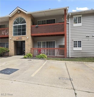 /international/us/27087-oakwood-circle-unit-102y-olmsted-twp-oh-110100839326/