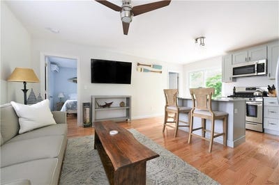 /international/us/46-maple-street-south-kingstown-ri-110108635671/