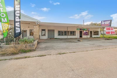 /international/us/106-s-4th-st-lometa-tx-110102019380/
