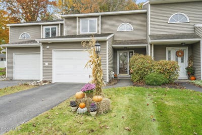/international/us/3016-fern-court-schenectady-ny-110103208459/