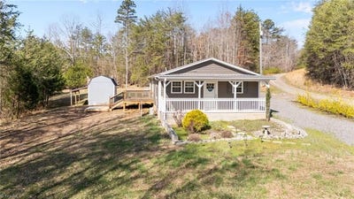 /international/us/1202-farm-road-pilot-mountain-nc-110106227473/