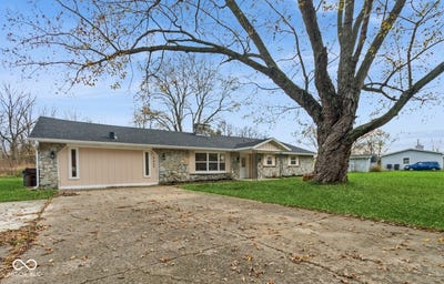 /international/us/8009-w-south-drive-yorktown-in-110097853635/